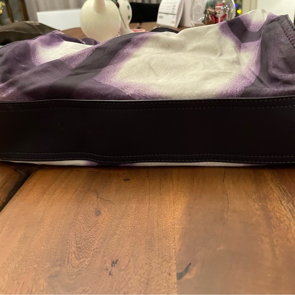 Burberry Buckleigh Packable Tote Pre-Loved Great Condition. - Picture 13 of 16